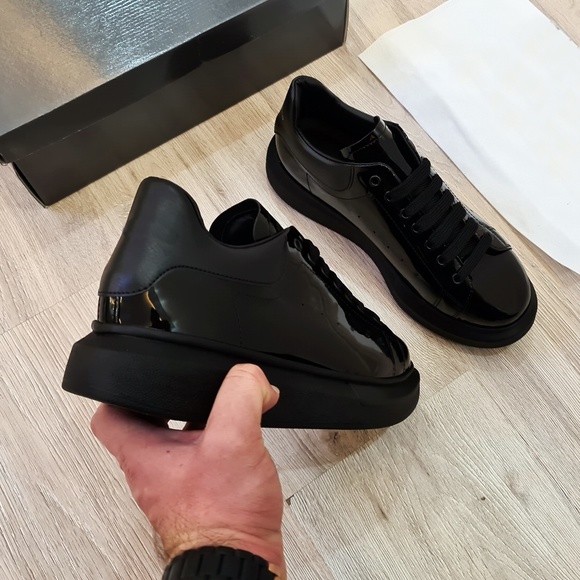 Black Patent Leather Platform Trainer - Men's Contrast Sole Low-Top